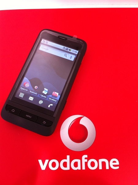 Vodafone, Android'li akıllı telefonu "Vodafone 945"i Türkiye'de satışa sunuyor Vodafone, Android'li akıllı telefonu "Vodafone 945"i Türkiye'de satışa sunuyor