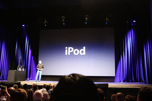 Apple yeni nesil iPod'ları tanıttı