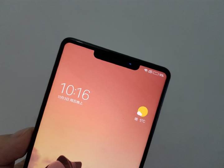 Xiaomi'den iPhone X'a benzer bir telefon mu geliyor?