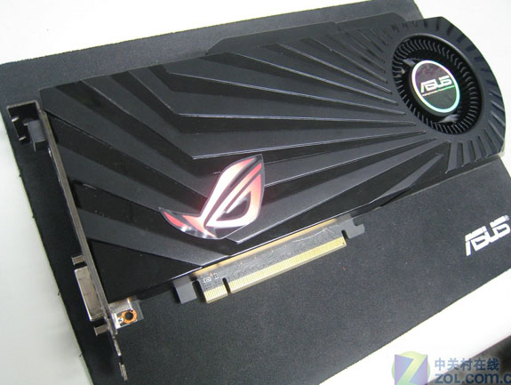 Asus'un 2GB GDDR5 bellekli Radeon HD 5870 Matrix modeli göründü