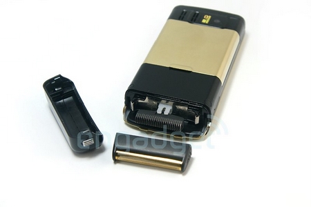 Çinliler tıraş makineli cep telefonu geliştirdi; Cool 758