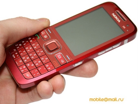 Nokia E55, kırmızılara bürünmüş şekilde karşımıza çıktı