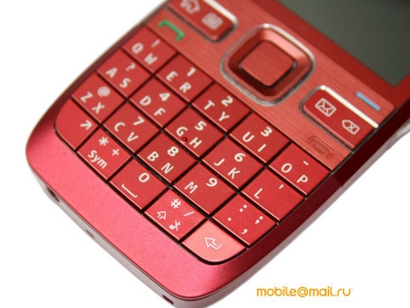 Nokia E55, kırmızılara bürünmüş şekilde karşımıza çıktı