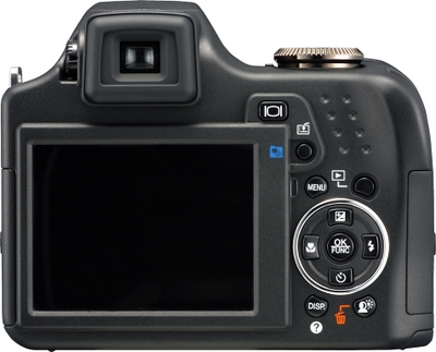 Olympus SP-590 Ultra Zoom; 26x optik zum imkanı sunan kamera