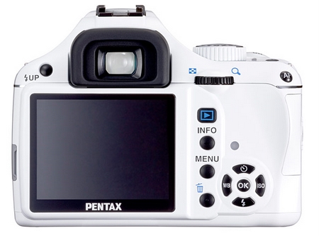 Pentax, giriş seviyesi DSLR kamerası K-M'nin beyaz versiyonunu duyurdu