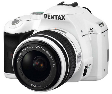 Pentax, giriş seviyesi DSLR kamerası K-M'nin beyaz versiyonunu duyurdu