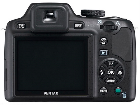 Pentax, 24x optik zum imkanı tanıyan ilk kamerasını tanıttı: X70