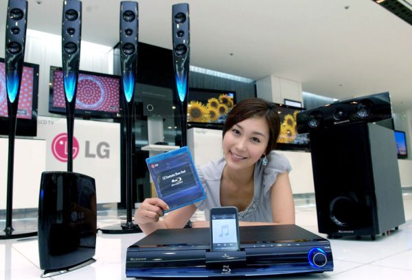 LG HB954PB Blu-ray Ev Sinema Sisteminin iPod Girişi Var