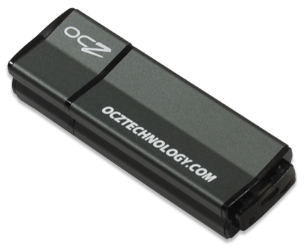 OCZ CrossOver: Entegre kart okuyuculu USB bellek