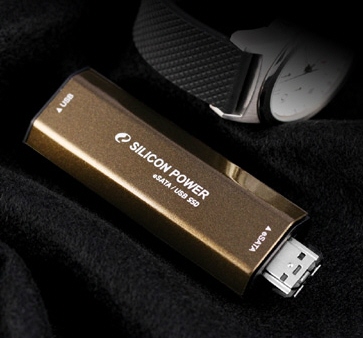 Silicon Power eSATA desteği de sunan yeni USB belleğini duyurdu