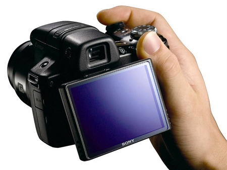 Sony Cybershot DSC-HX1; CMOS sensör yaygınlaşıyor