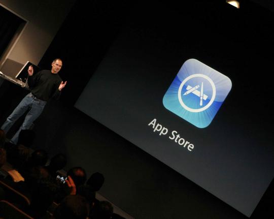 Apple App Store 1.5 milyar uygulama indirme barajını da geçti