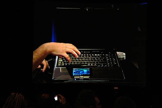 Asus'dan çift işlemcili yeni dizüstü bilgisayar prototipi
