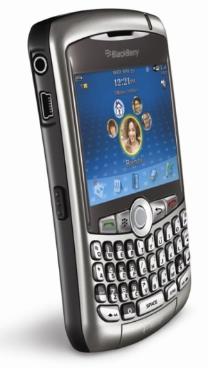 BlackBerry Curve 8900, İngiltere'de kullanıma sunuluyor