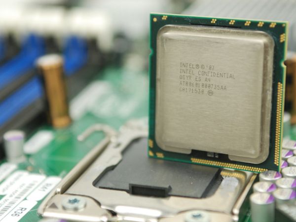 Intel Core i7 serisi işlemcilerine overclock sınırlaması getirmiyor