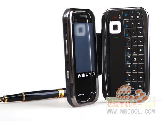 Nokla E97; Çıkartılabilir QWERTY klavyeli cep telefonu