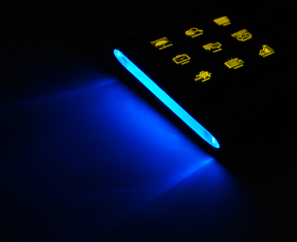 OCZ, OLED teknolojili yeni klavyesi Sabre'yi satışa sundu