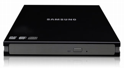 Samsung renk seçenekleriyle dikkat çeken yeni harici DVD yazıcısını satışa sunuyor