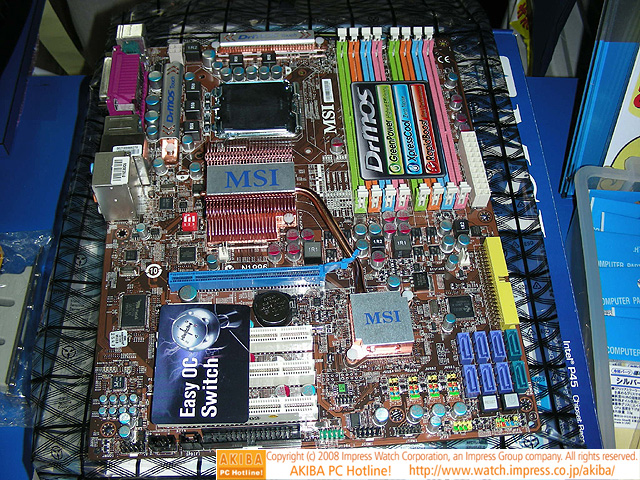 MSI'ın 8 bellek slotuna sahip P45-8D Memory Lover modeli raflardaki yerini alıyor