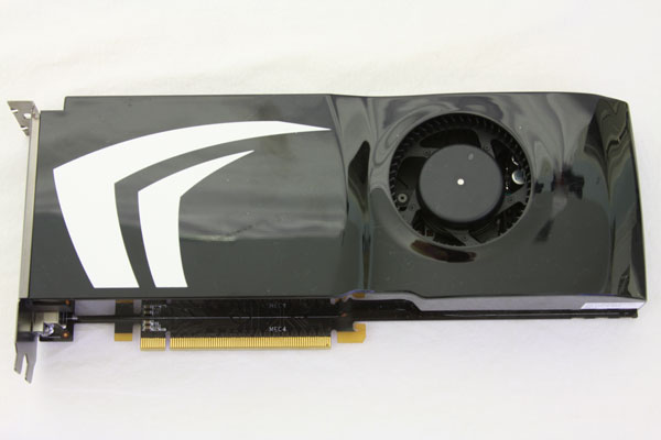 XFX nForce 750a SLI yonga setli yeni anakartını duyurdu