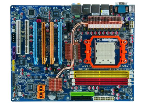 AMD'nin RD790 yonga seti hazır: Gigabyte'dan GA-MA790-DQ6