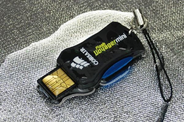 Corsair'den 4GB kapasiteli kompakt usb bellek; Flash Voyager Mini