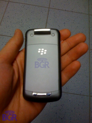 Yeni BlackBerry kozadan çıktı
