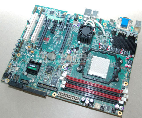 AMD'nin 790GX için hazırladığı referans tasarım anakart ortaya çıktı
