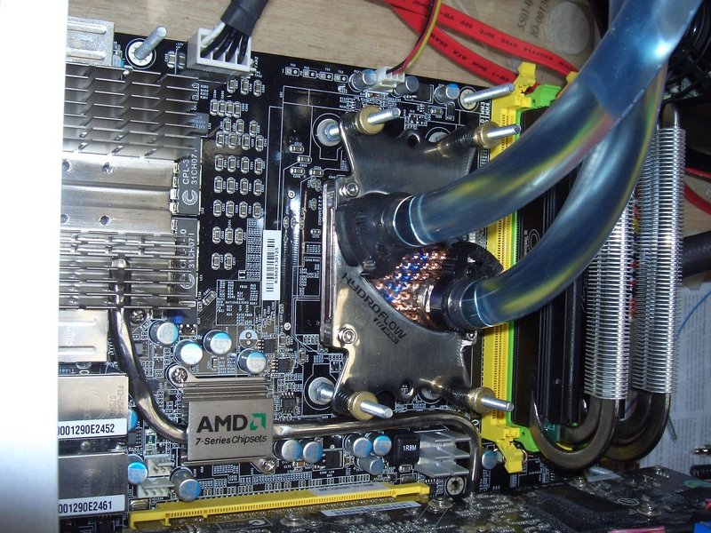 AMD Phenom 9850 Black Edition 3.5GHz'i gördü