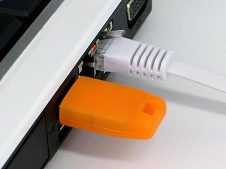 Cramworks'den entegre linux işletim sistemli yeni usb bellek