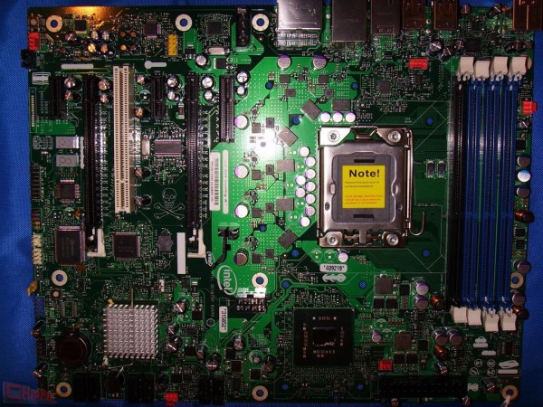 Intel X58 yonga setli anakartını yeniden isimlendirdi