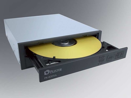 Plextor 20x hızında kayıt yapabilen iki yeni DVD yazıcısını duyurdu