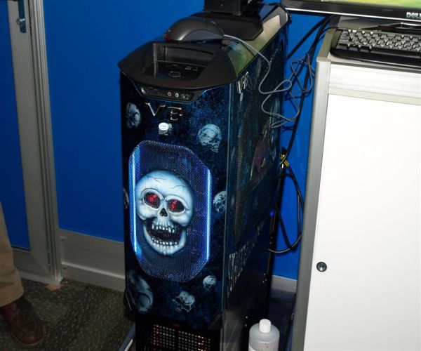Intel'in IDF'e damga vuran performans sistemi: Skulltrail V8
