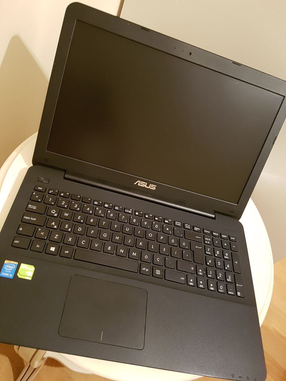 Asus x554l какие игры тянет