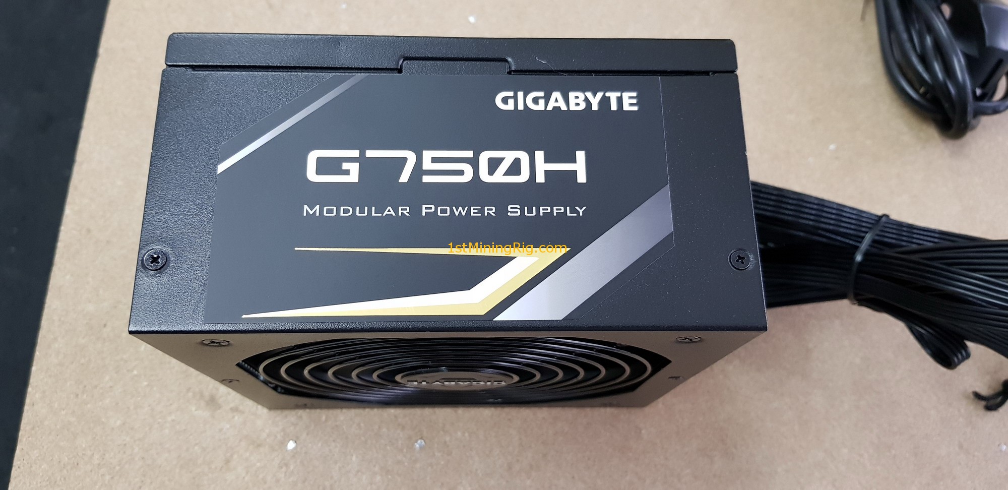 Блок питания gigabyte. Gigabyte g750h 80+ Gold. Блок питания гигабайт g750h. Гигабайт g750 Голд. Блок питания Gigabyte p750gm.