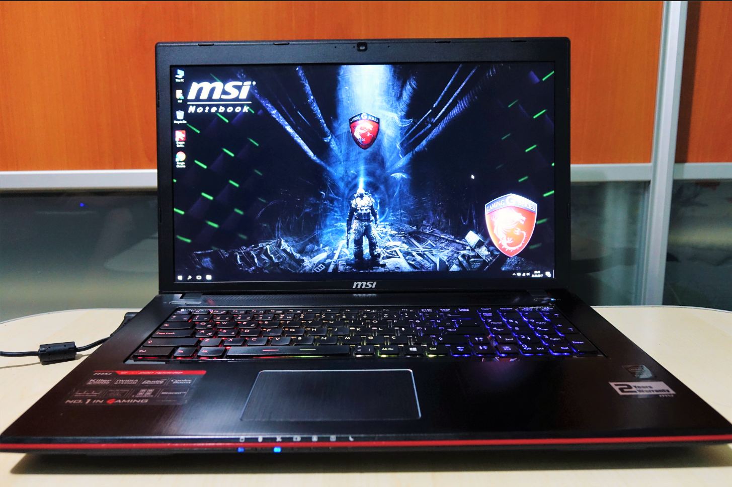 Msi 17. Ноутбук MSI 17.3 дюйма. MSI Ноутбуки 17 дюймов i5. Ноутбук MSI i7 q720. Ноутбук MSI на i9 17дюймов.