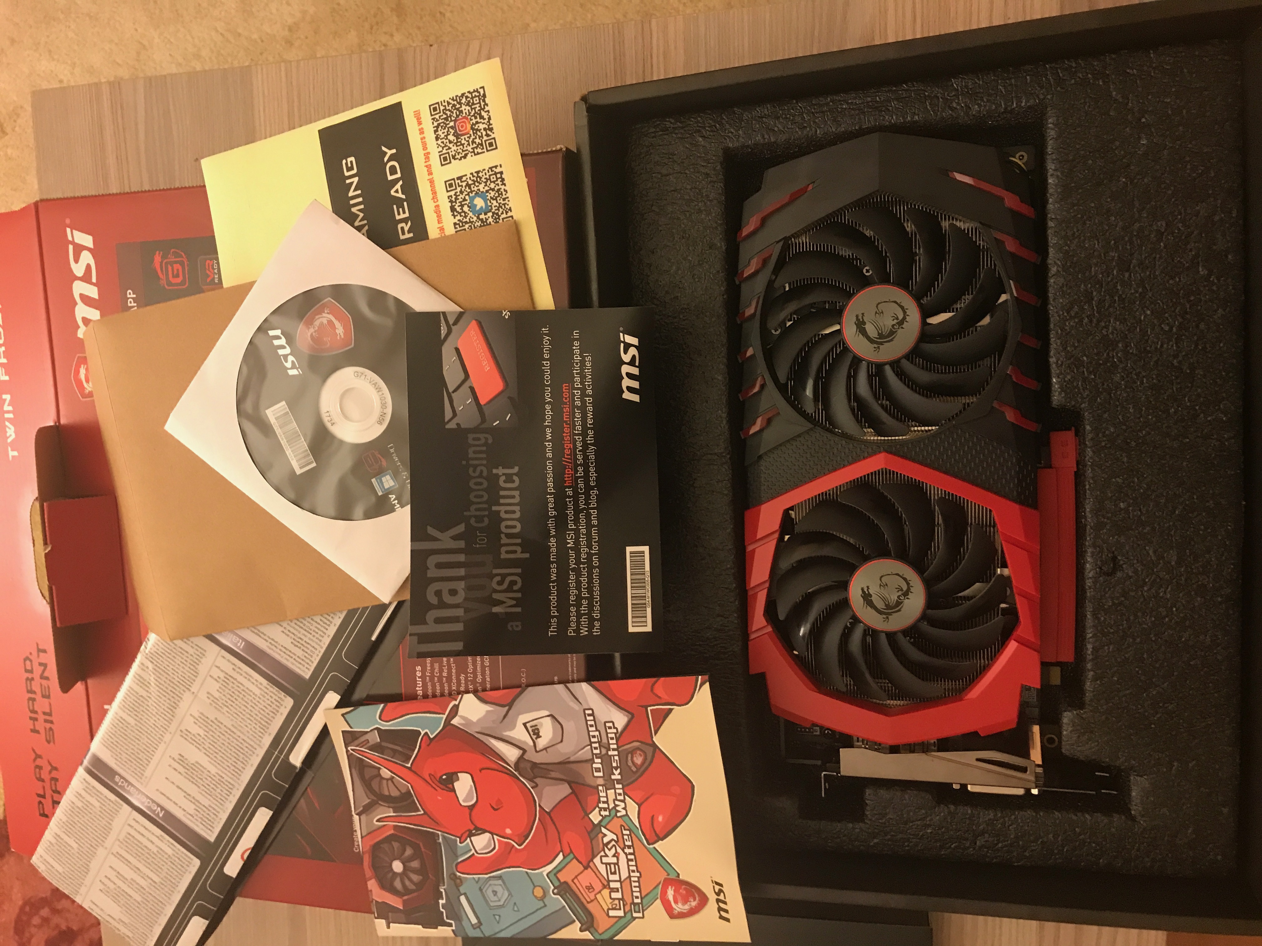 Rx580 Gaming x в руке.