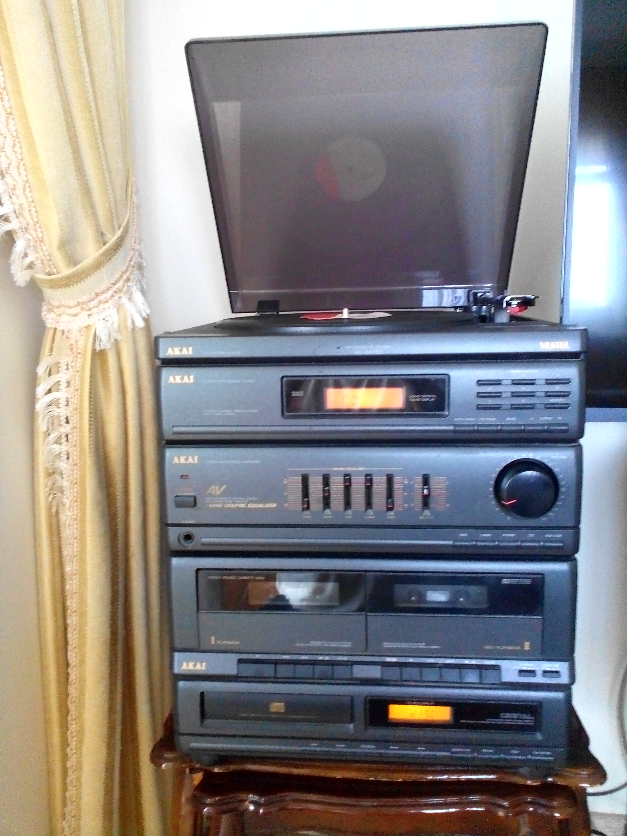 SATILMIŞTIR_VESTEL AKAI AC M383 PIKAPLI MUZIK SETI » Sayfa 1 1