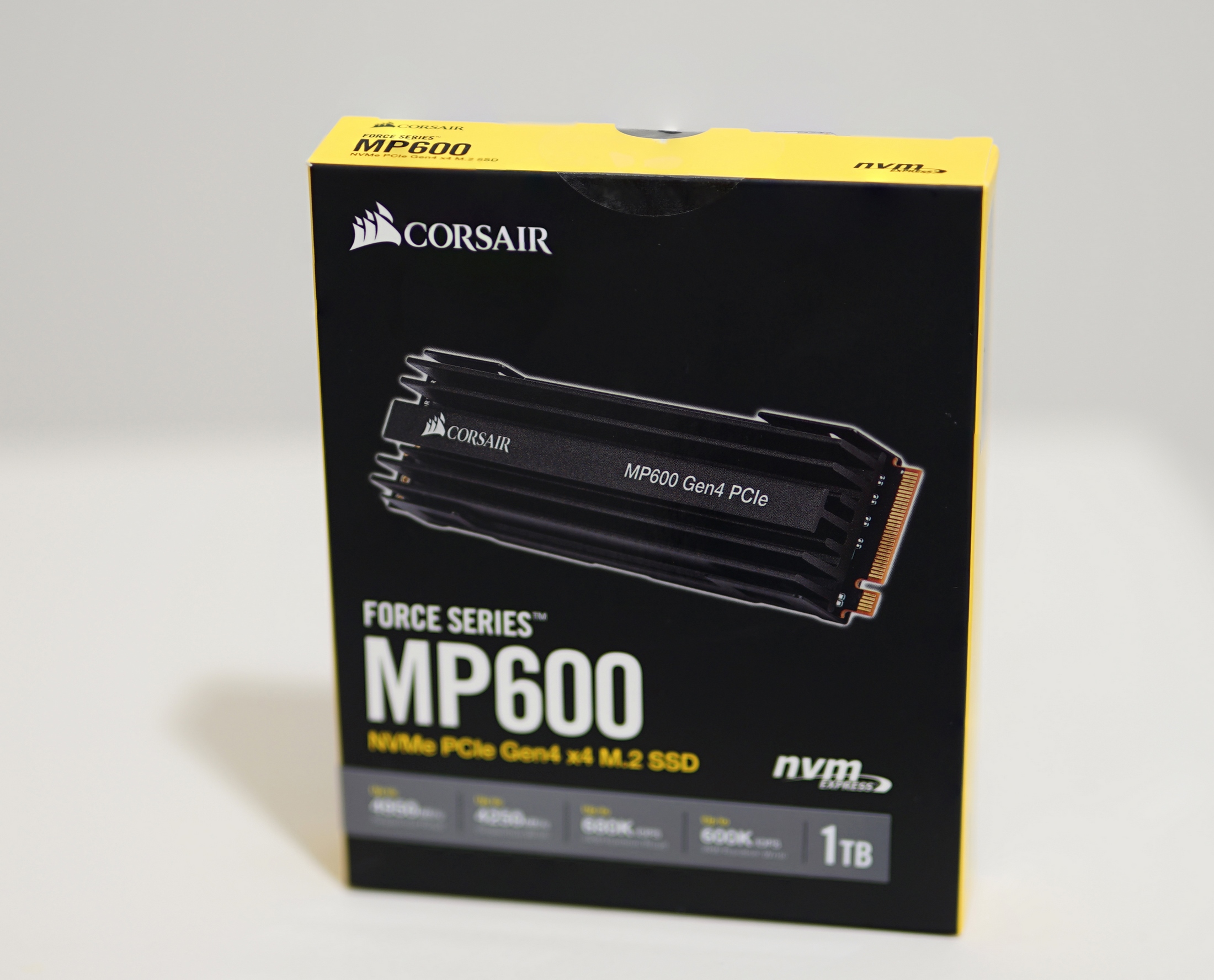 Corsair MP600 PRO NH 1TB PCIe Gen4 x4 NVMe M.2 SSD ? 高密度 TLC