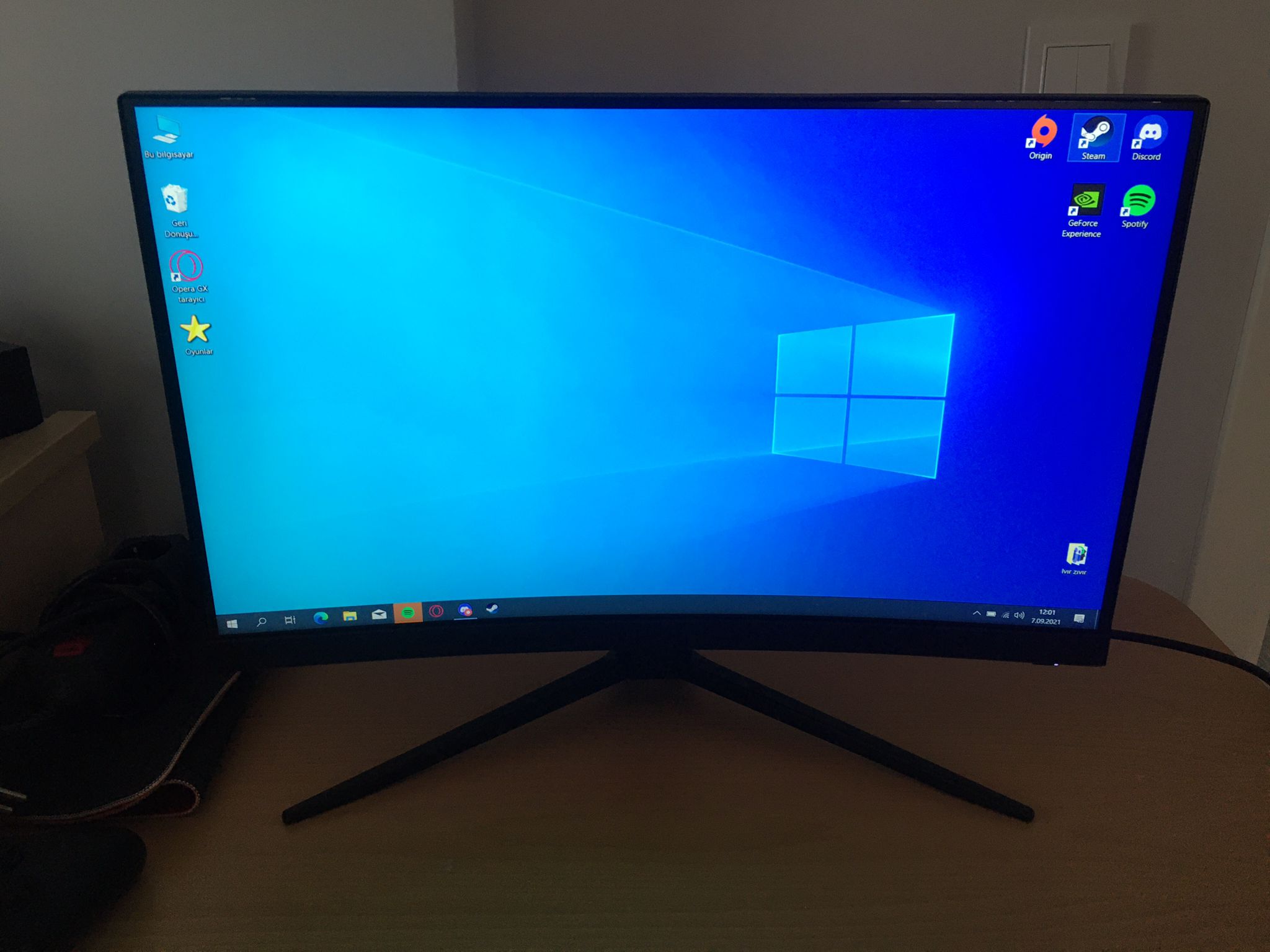 144hz монитор. MSI Monitor 144hz mag 241c.